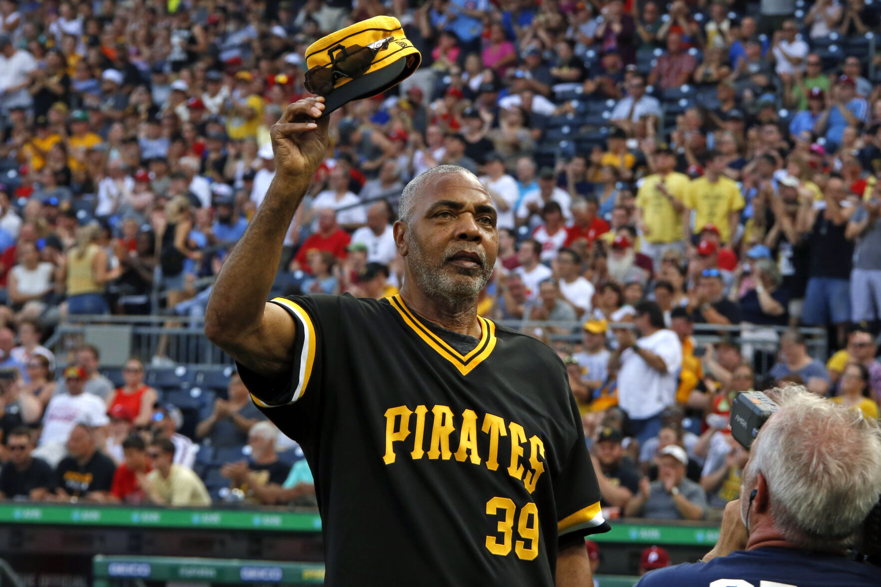 Dave Parker, hard-hitting Hall of Fame outfielder nicknamed ‘the Cobra,’ dies at 74